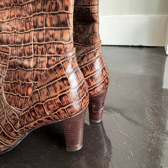 Brown heeled crocodile boots - Picture 5 of 8